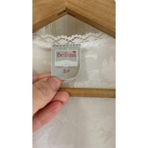 Vintage Bellina bridal white house coat and nightgown with lace trimmings - Picture 8 of 11